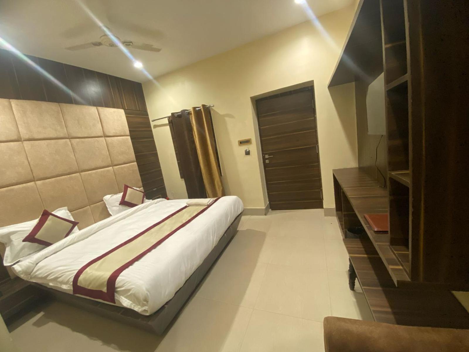 Hotel New Grand دوغار المظهر الخارجي الصورة